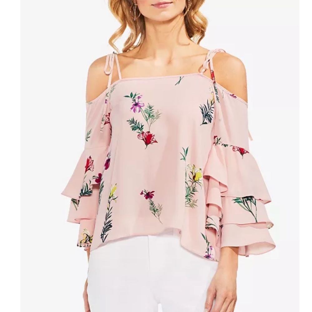 Vince Camuto cold shoulder tiered sleeve top L